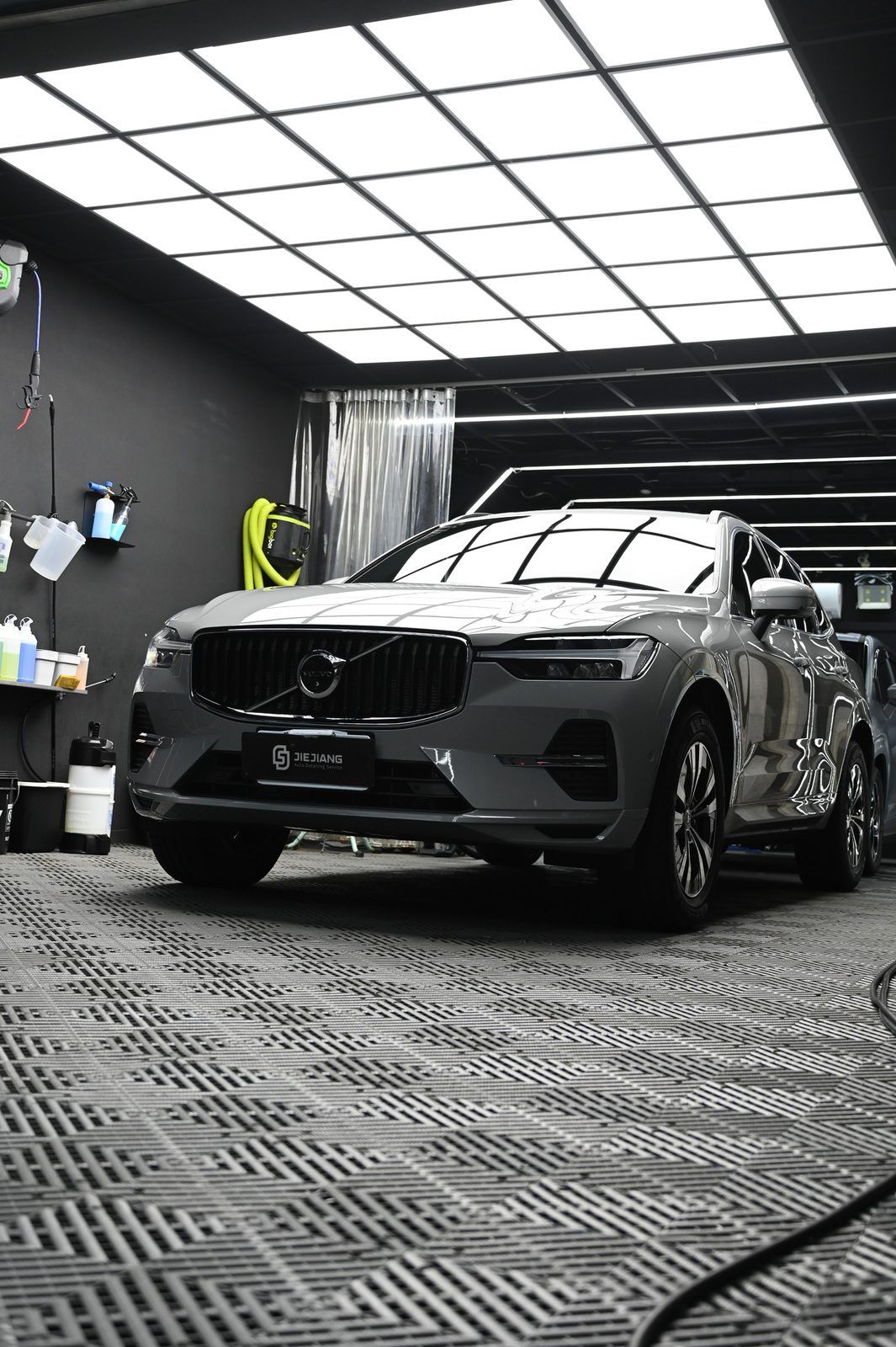Volvo XC60 漆面鍍膜與內裝美容完工與細節實拍 第 2 張（共 6 張）——捷匠北投店施工實錄