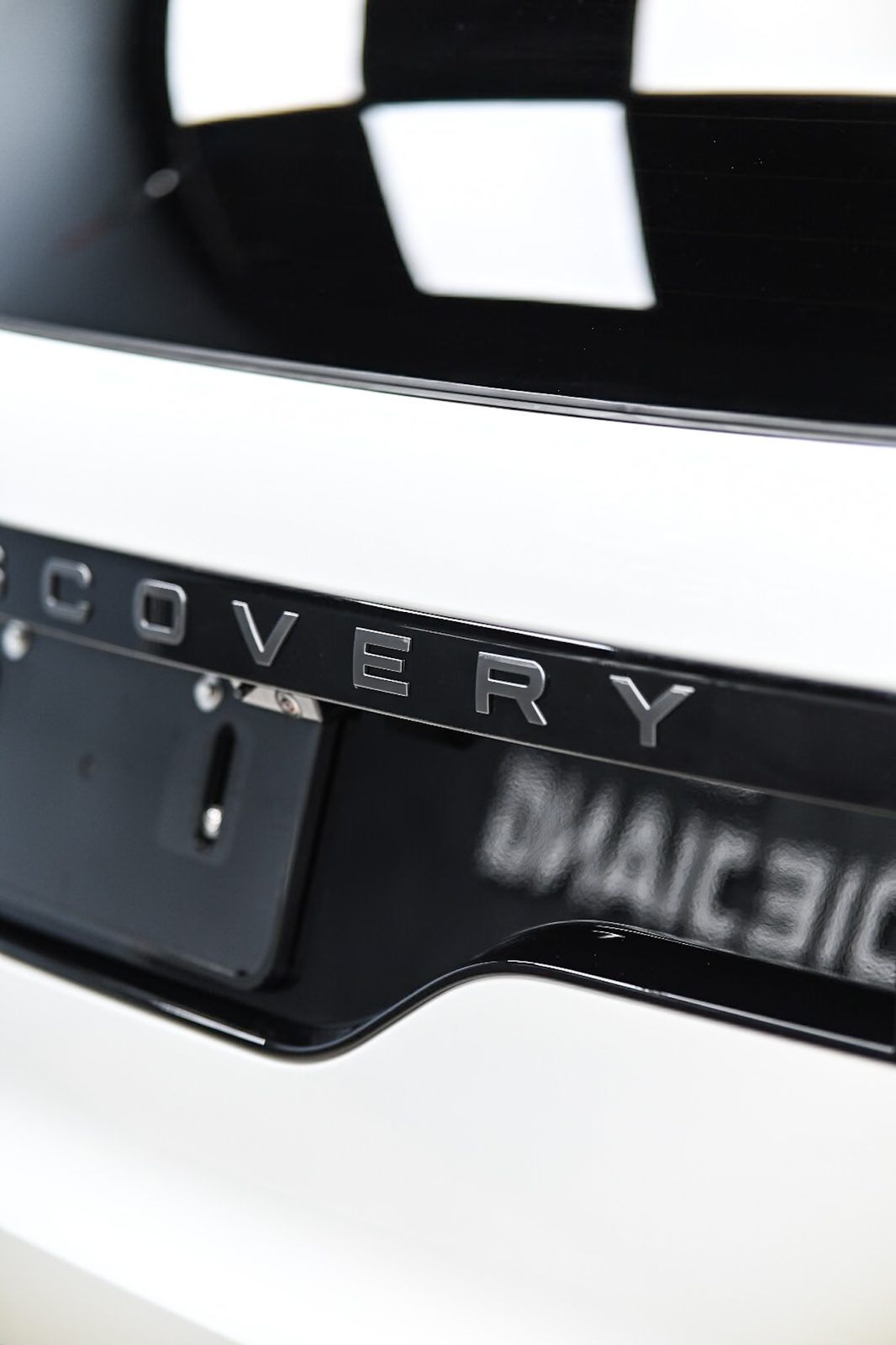 Land Rover Discovery 全車犀牛皮完工與細節實拍 第 3 張（共 6 張）——捷匠施工實錄