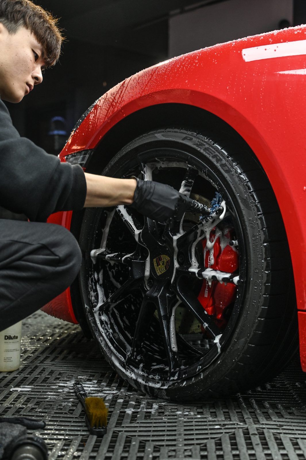 Porsche 718 GTS 洗車打蠟完工與細節實拍 第 3 張（共 6 張）——捷匠淡水旗艦店施工實錄
