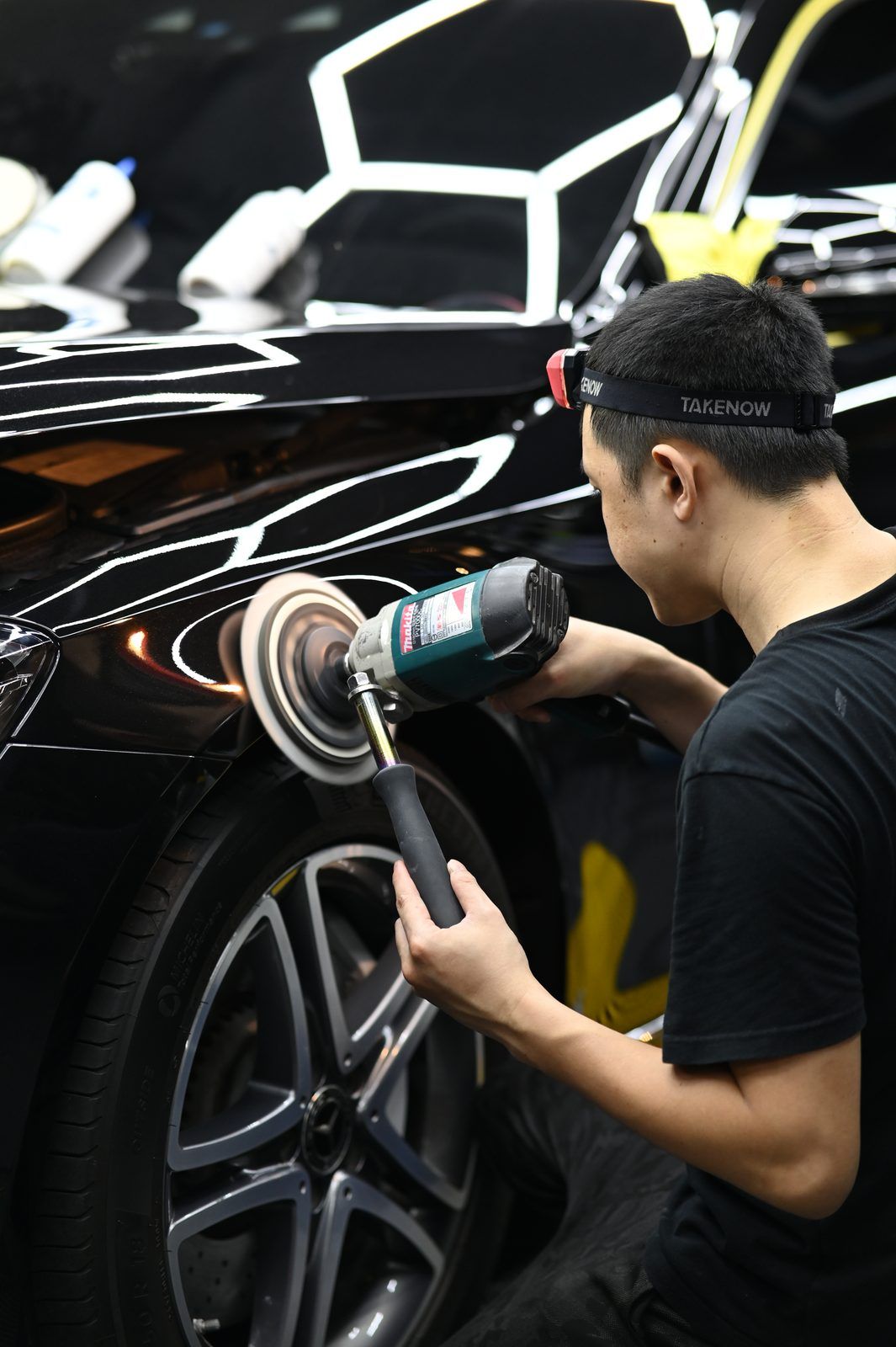 Mercedes-Benz 拋光與漆面修復完工與細節實拍 第 3 張（共 6 張）——捷匠淡水旗艦店施工實錄