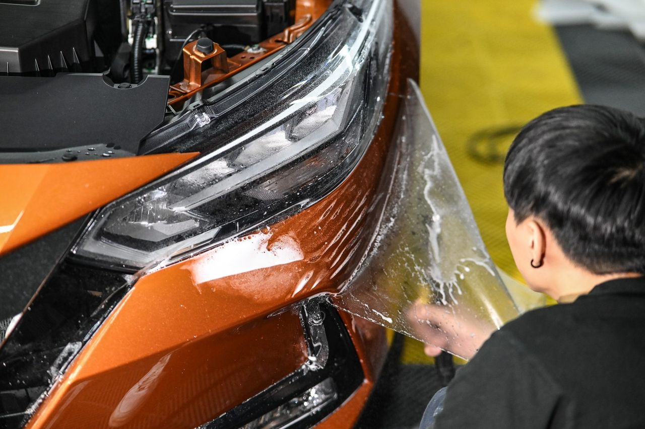 Nissan Sentra 拋光與漆面修復、漆面鍍膜完工與細節實拍 第 3 張（共 6 張）——捷匠淡水旗艦店施工實錄