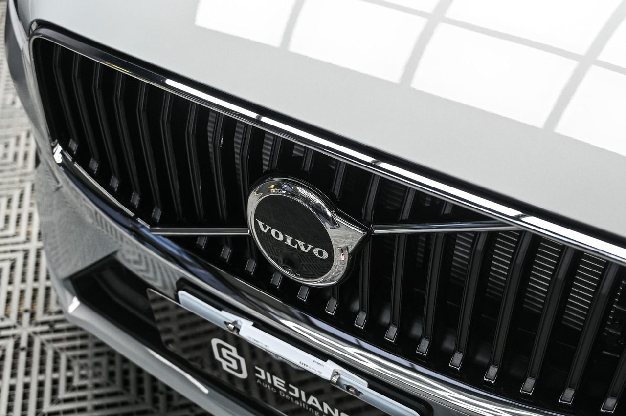 Volvo XC60 漆面鍍膜與內裝美容完工與細節實拍 第 3 張（共 6 張）——捷匠北投店施工實錄