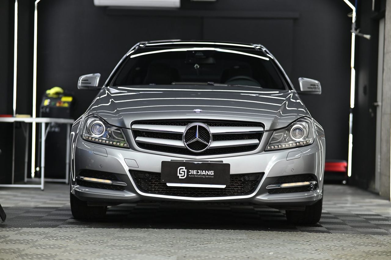 Mercedes-Benz C250 漆面鍍膜完工與細節實拍 第 3 張（共 6 張）——捷匠北投店施工實錄
