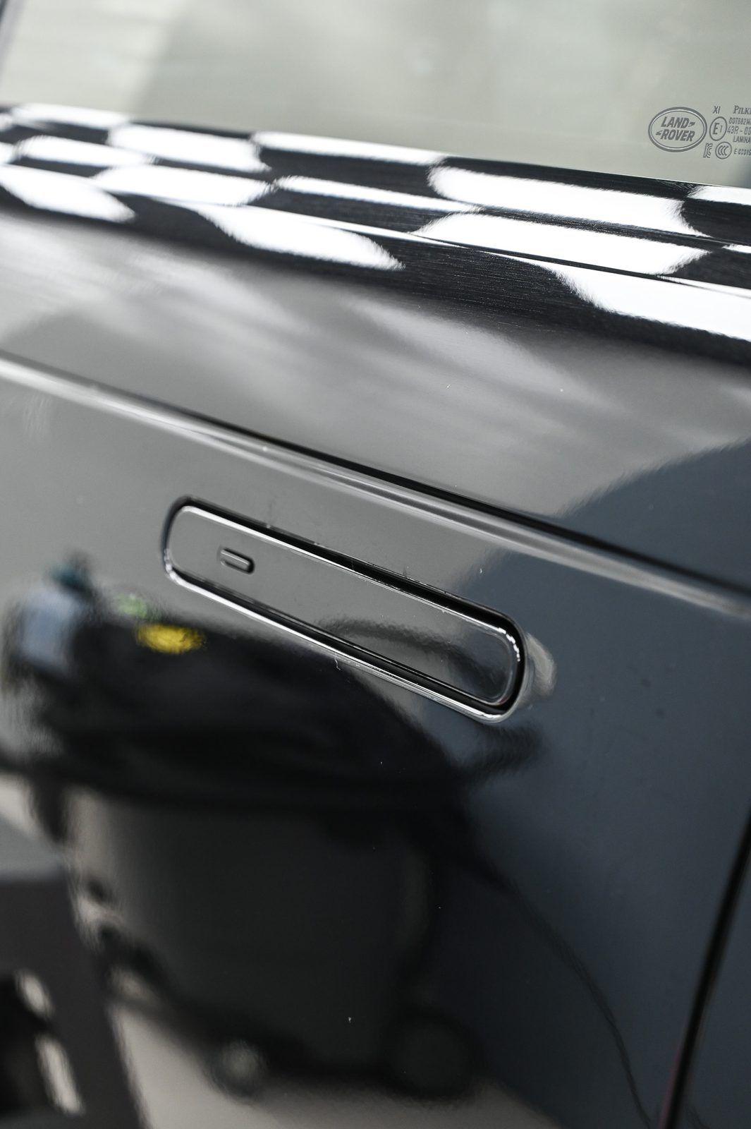 Range Rover 全車犀牛皮完工與細節實拍 第 3 張（共 6 張）——捷匠施工實錄