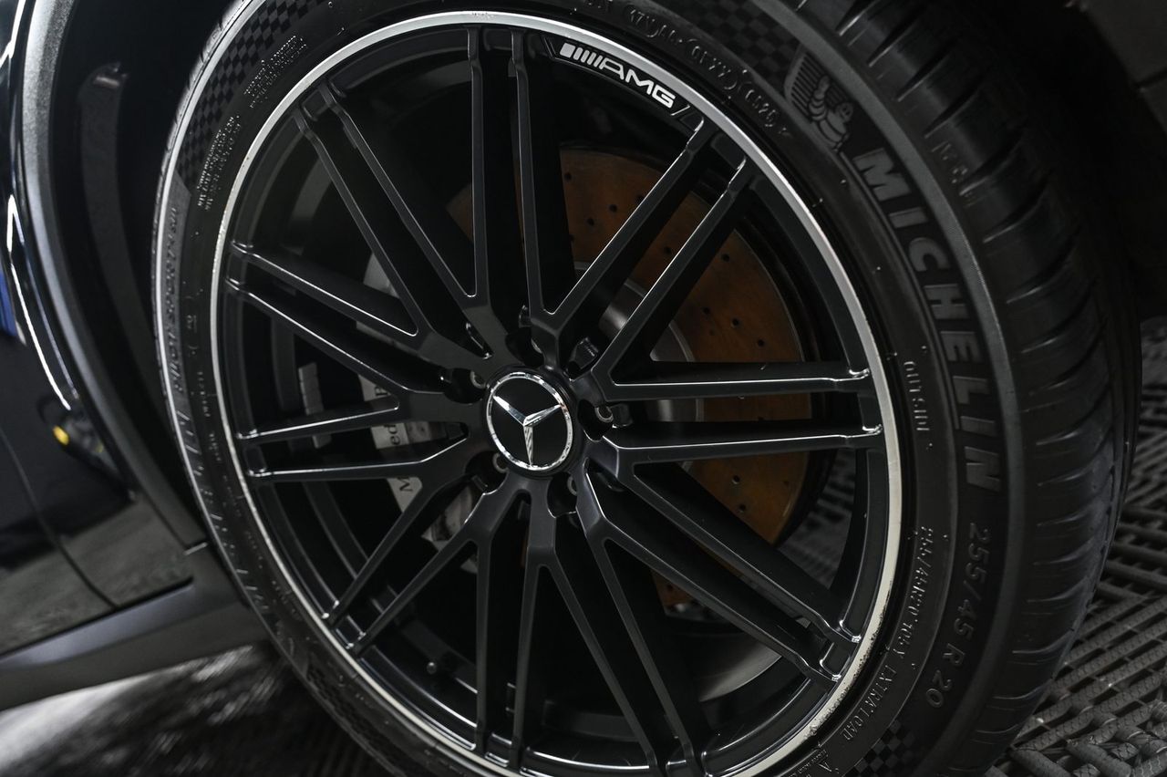 賓士 GLC300 Coupe 洗車打蠟完工與細節實拍 第 3 張（共 6 張）——捷匠北投店施工實錄