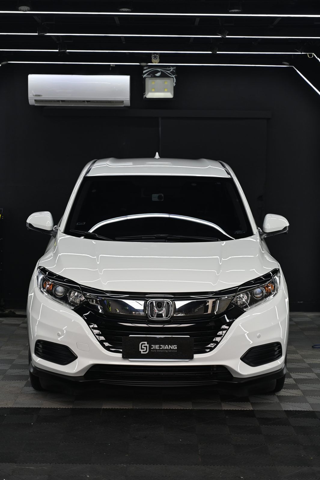 Honda HR-V 漆面鍍膜完工與細節實拍 第 3 張（共 6 張）——捷匠北投店施工實錄
