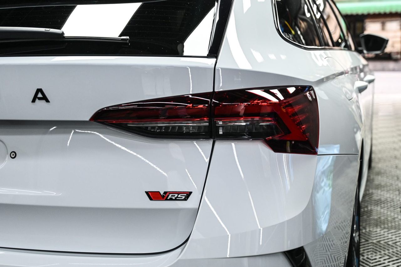 Skoda Octavia RS 漆面鍍膜完工與細節實拍 第 3 張（共 6 張）——捷匠北投店施工實錄