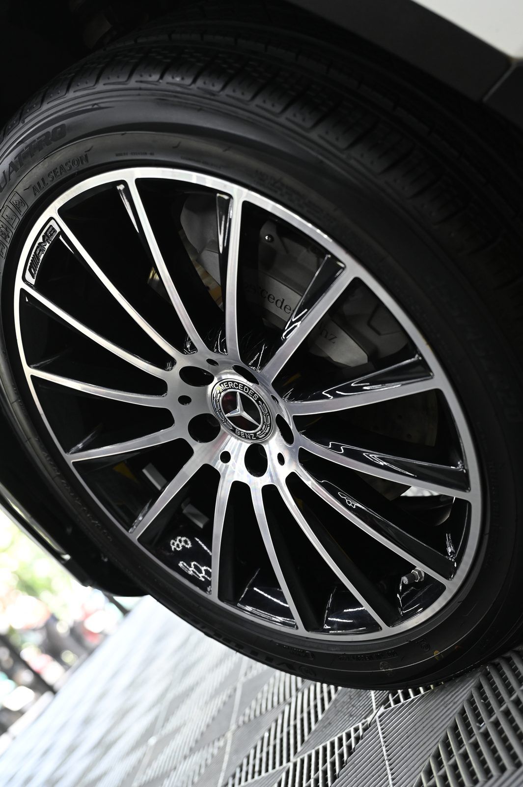 Benz GLC Coupe 漆面鍍膜完工與細節實拍 第 1 張（共 3 張）——捷匠淡水旗艦店施工實錄