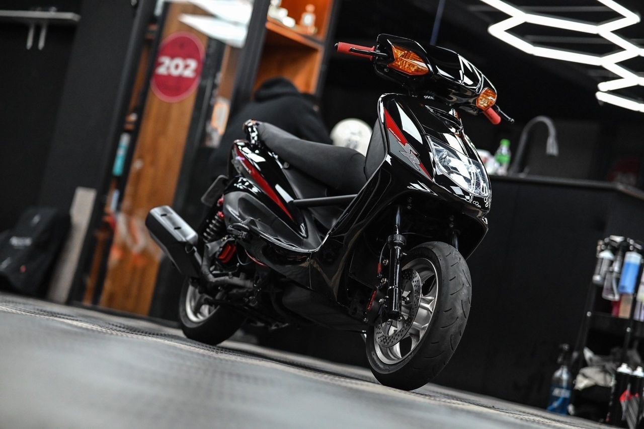 Vespa 機車美容（2025.01）完工與細節實拍 第 3 張（共 6 張）——捷匠淡水旗艦店施工實錄