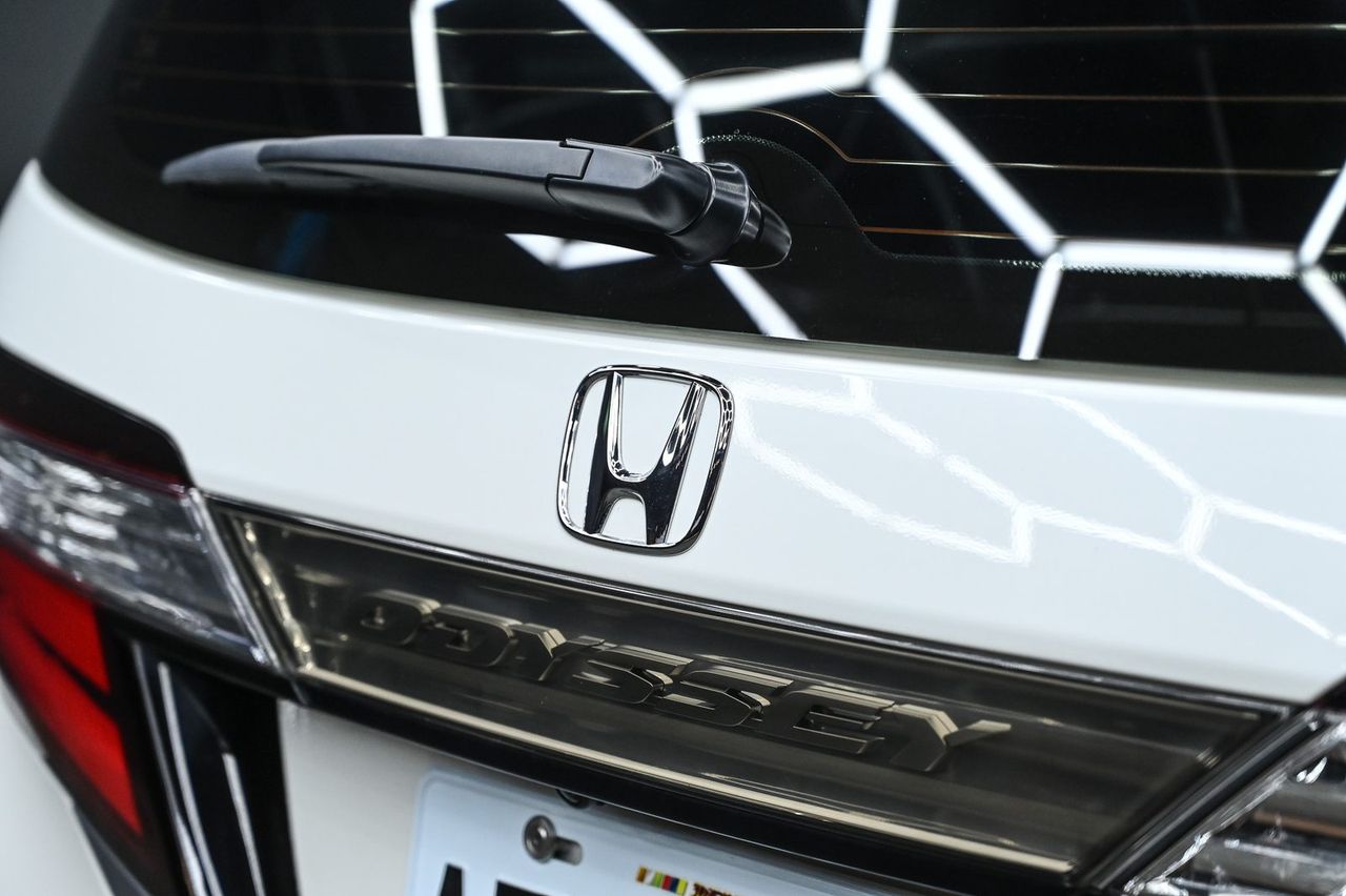 Honda Odyssey 漆面鍍膜與洗車打蠟完工與細節實拍 第 3 張（共 6 張）——捷匠淡水旗艦店施工實錄