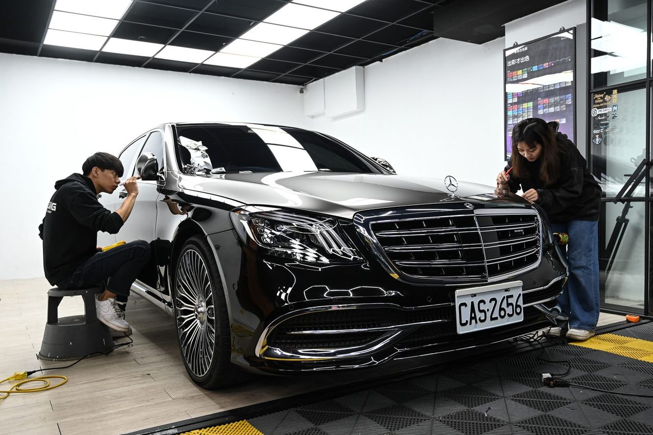 Mercedes-Maybach S560 改色犀牛皮完工與細節實拍 第 3 張（共 6 張）——捷匠淡水旗艦店施工實錄