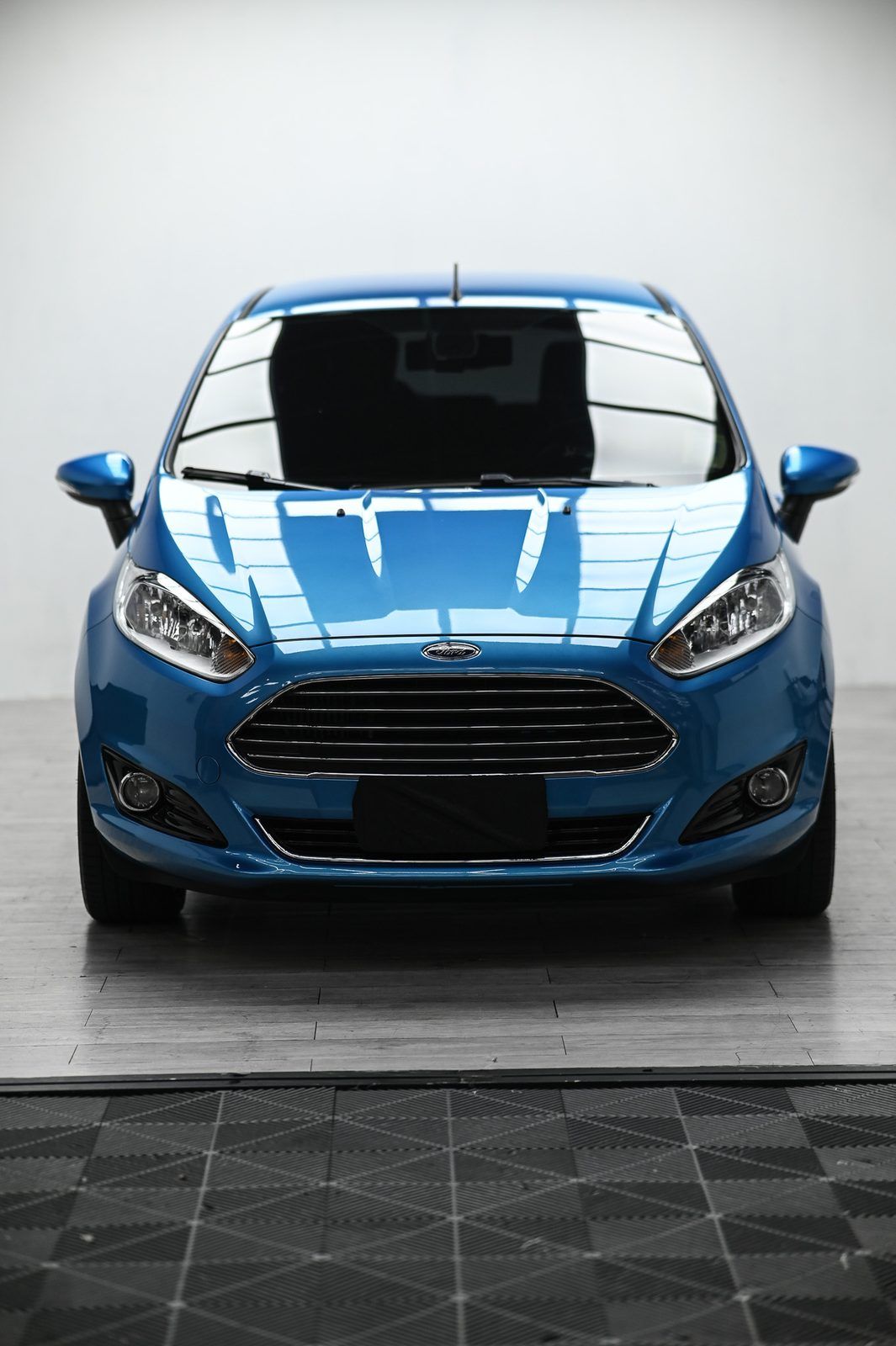 Ford Fiesta 漆面鍍膜完工與細節實拍 第 3 張（共 6 張）——捷匠淡水旗艦店施工實錄