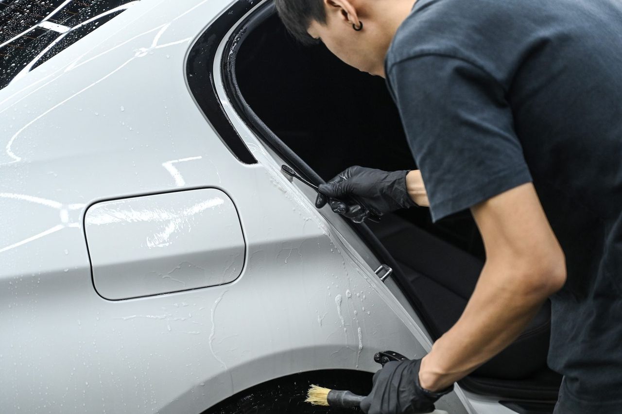 BMW 3 Series 洗車打蠟完工與細節實拍 第 3 張（共 6 張）——捷匠淡水旗艦店施工實錄