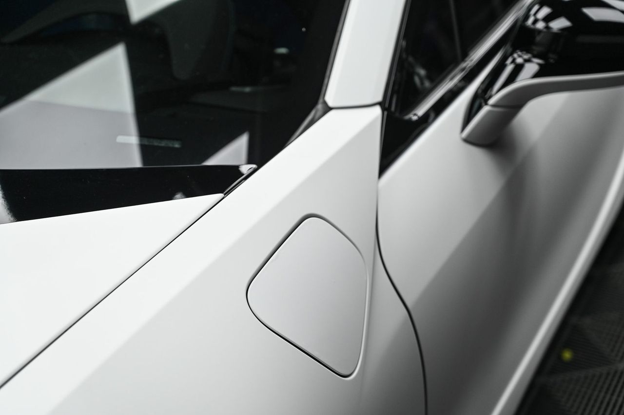 BMW i8 改色犀牛皮完工與細節實拍 第 3 張（共 6 張）——捷匠淡水旗艦店施工實錄