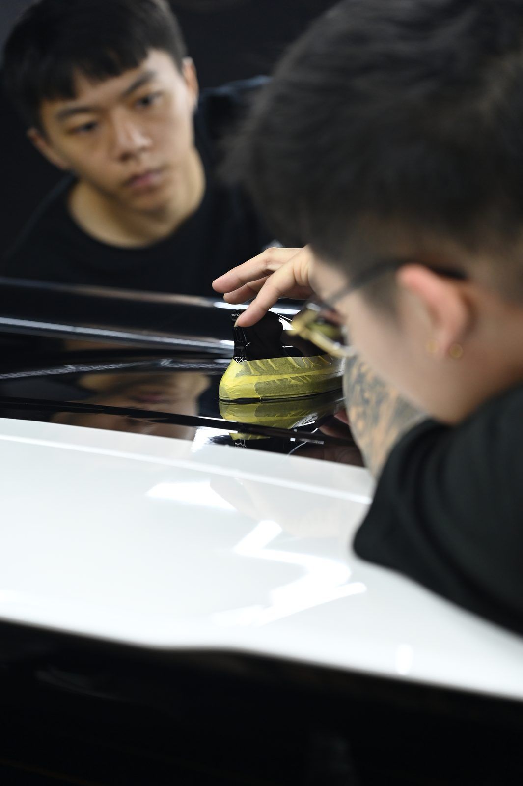 白色休旅局部改色完工與細節實拍 第 4 張（共 6 張）——捷匠淡水旗艦店施工實錄