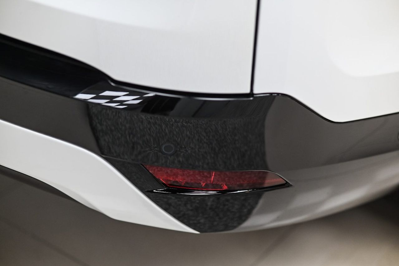 Land Rover Discovery 全車犀牛皮完工與細節實拍 第 4 張（共 6 張）——捷匠施工實錄