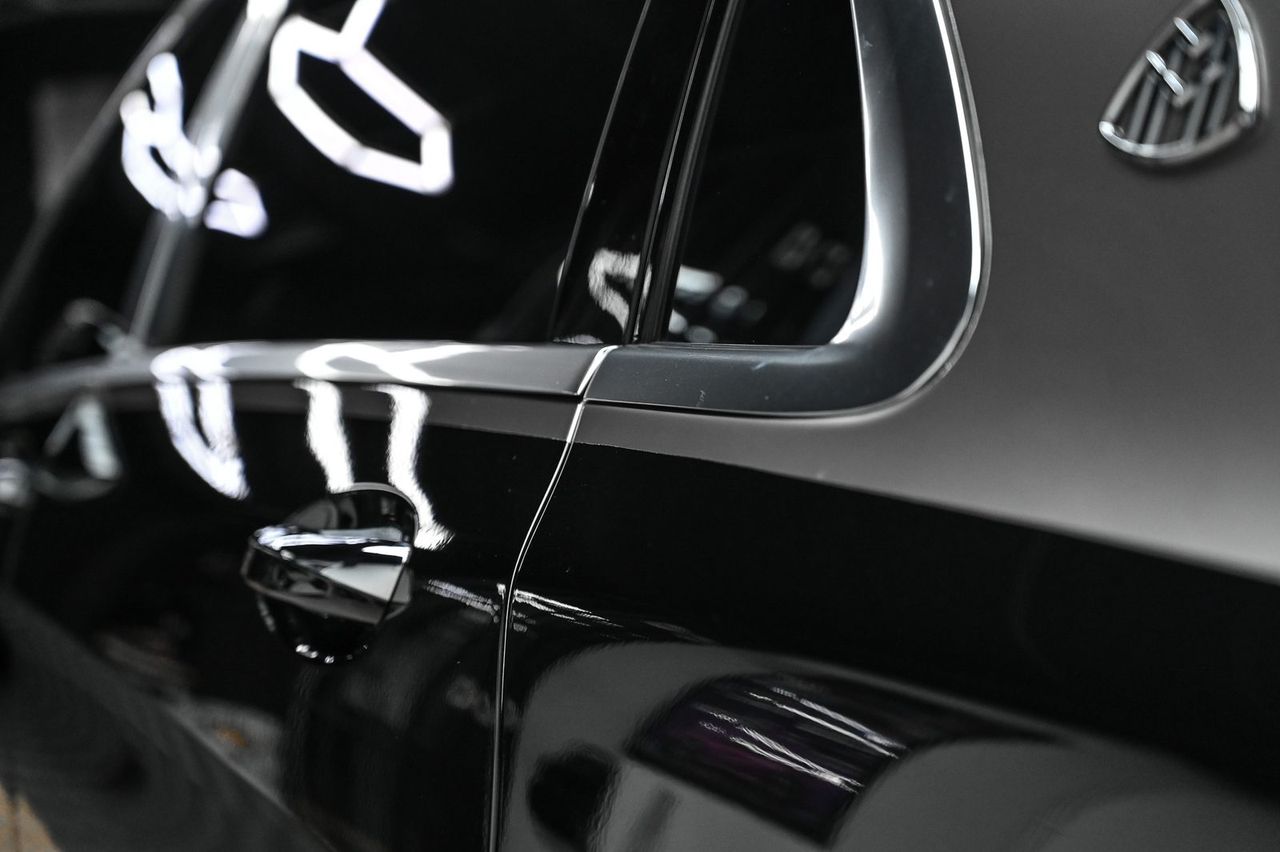 Mercedes-Maybach S560 改色犀牛皮完工與細節實拍 第 4 張（共 6 張）——捷匠淡水旗艦店施工實錄