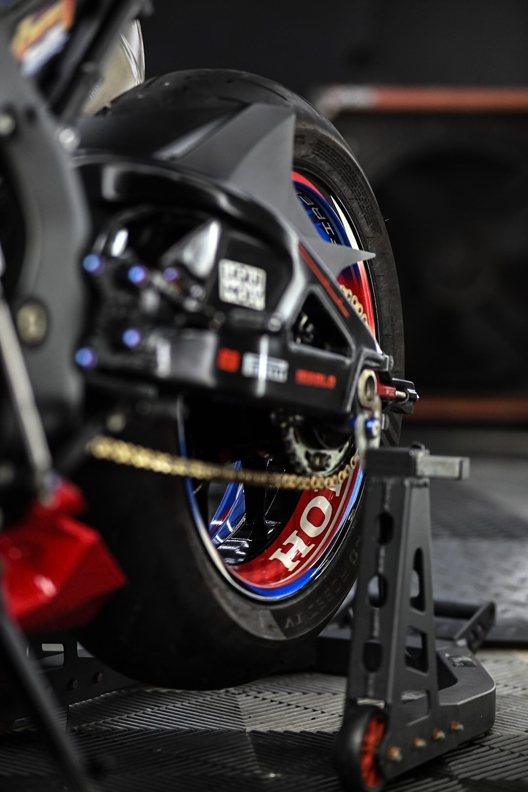 Honda CBR1000RR-R 機車美容完工與細節實拍 第 4 張（共 6 張）——捷匠北投店施工實錄
