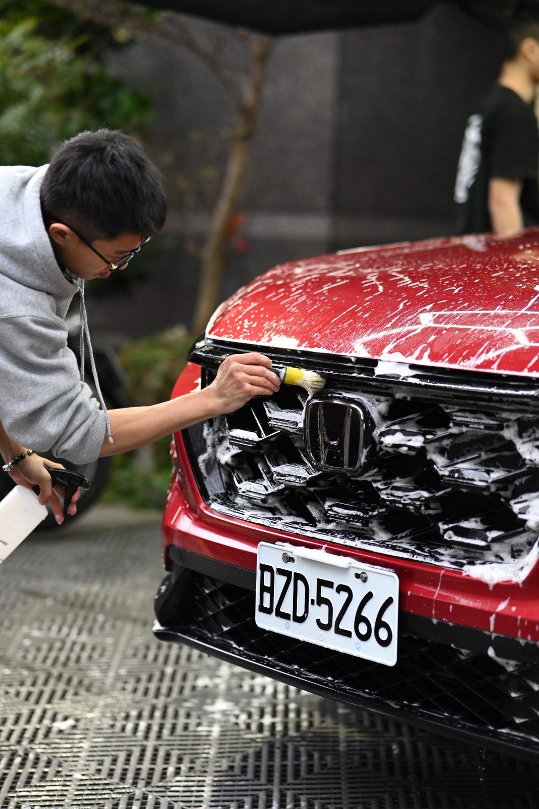 Honda CR-V 漆面鍍膜完工與細節實拍 第 4 張（共 6 張）——捷匠北投店施工實錄
