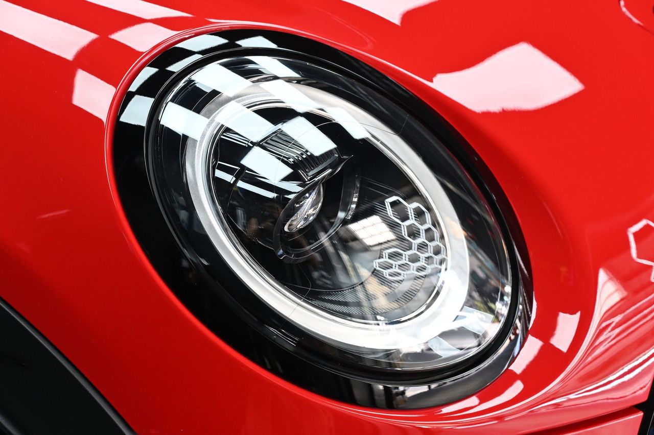 Mini Cooper JCW 局部犀牛皮完工與細節實拍 第 4 張（共 6 張）——捷匠北投店施工實錄