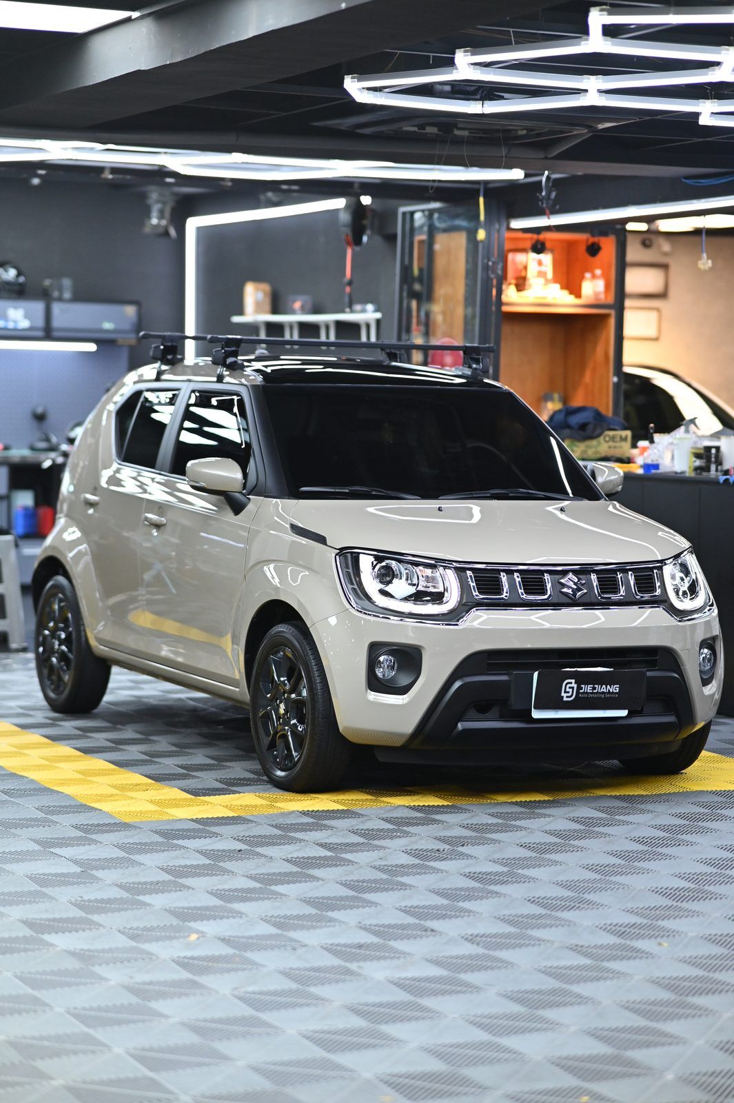 Suzuki Ignis 漆面鍍膜完工與細節實拍 第 2 張（共 3 張）——捷匠淡水旗艦店施工實錄