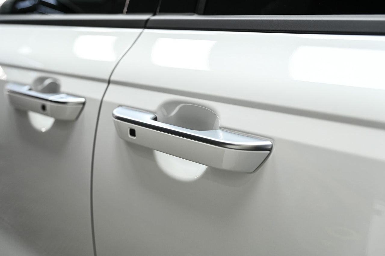 Kia Carnival 漆面鍍膜、拋光與漆面修復完工與細節實拍 第 4 張（共 6 張）——捷匠北投店施工實錄