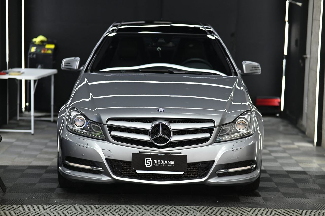 Mercedes-Benz C250 漆面鍍膜完工與細節實拍 第 4 張（共 6 張）——捷匠北投店施工實錄