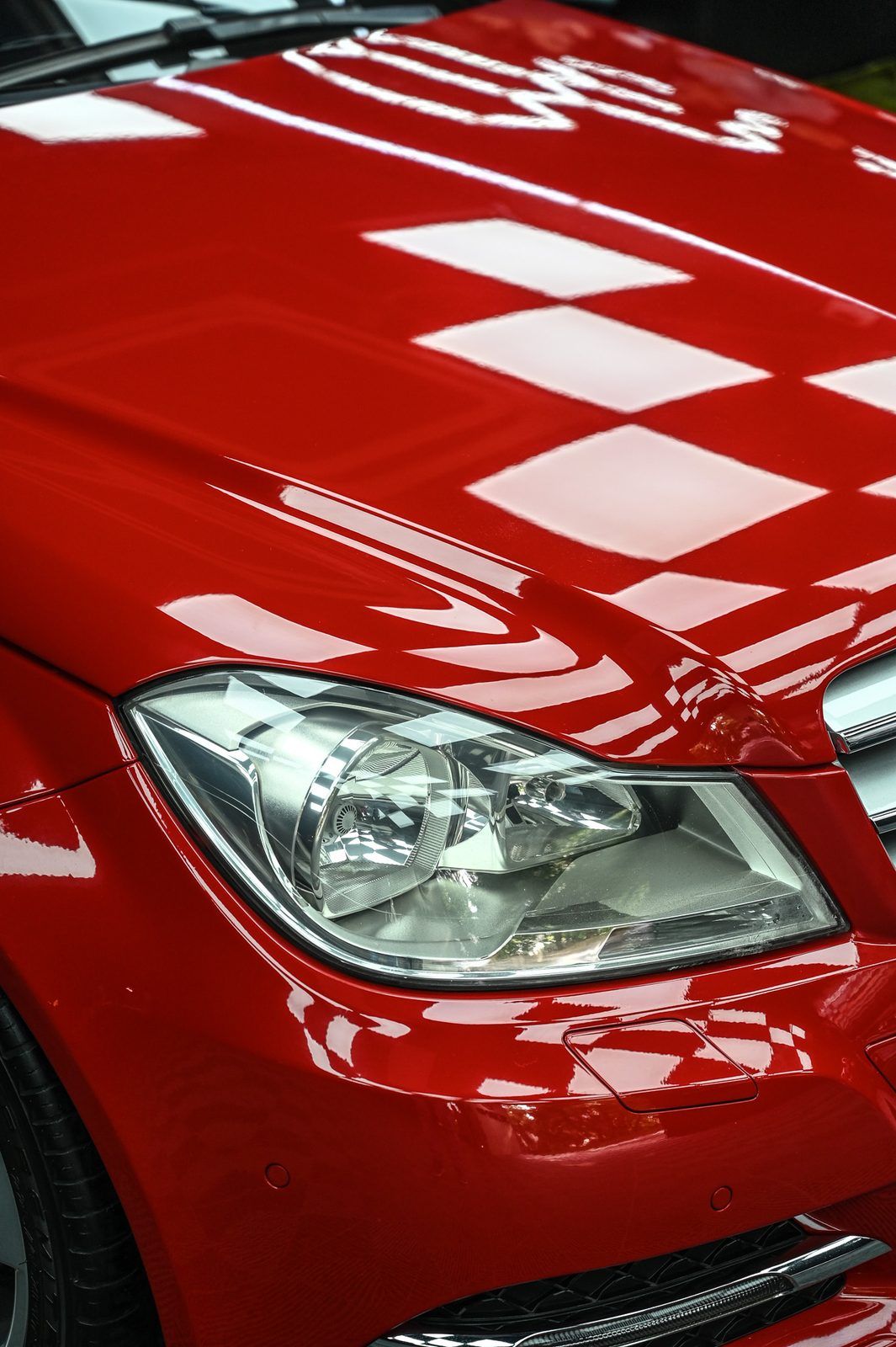 Mercedes-Benz C-Class 漆面鍍膜完工與細節實拍 第 4 張（共 5 張）——捷匠淡水旗艦店施工實錄
