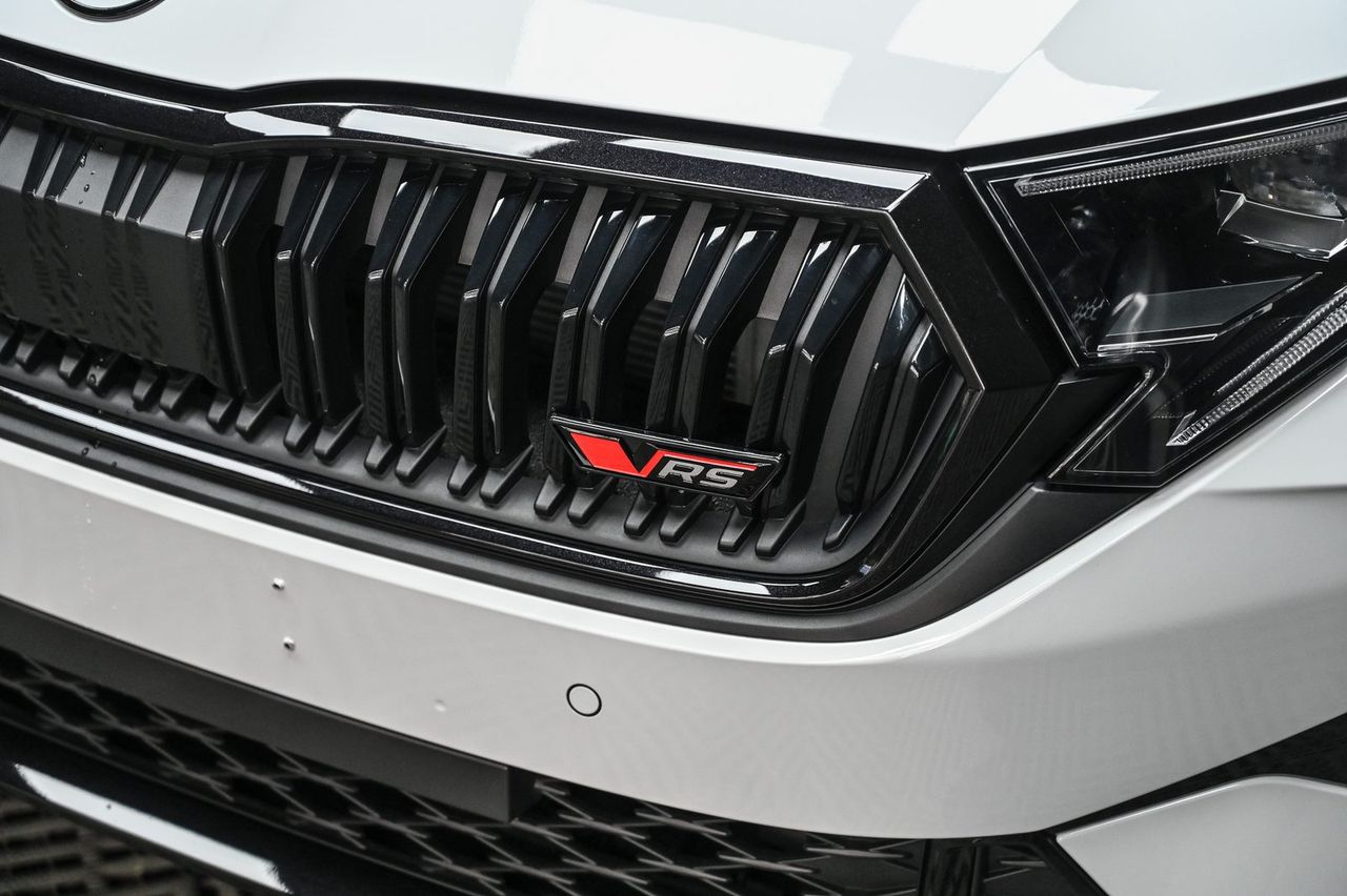 Skoda Octavia RS 漆面鍍膜完工與細節實拍 第 4 張（共 6 張）——捷匠北投店施工實錄