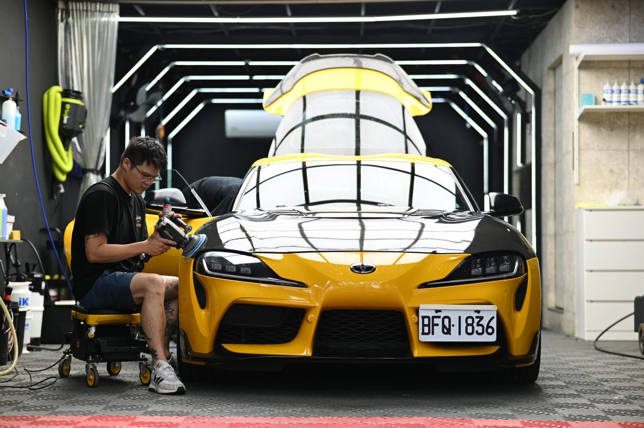 Toyota GR Supra 拋光與漆面修復完工與細節實拍 第 4 張（共 6 張）——捷匠北投店施工實錄