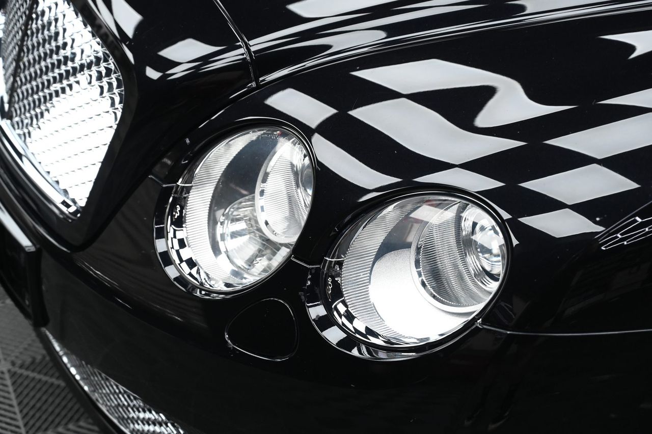 Bentley Flying Spur 洗車打蠟完工與細節實拍 第 4 張（共 6 張）——捷匠淡水旗艦店施工實錄