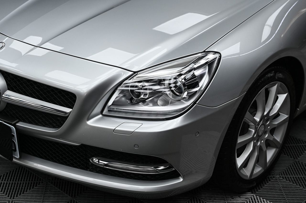 Mercedes-Benz SLK 洗車打蠟完工與細節實拍 第 4 張（共 6 張）——捷匠淡水旗艦店施工實錄