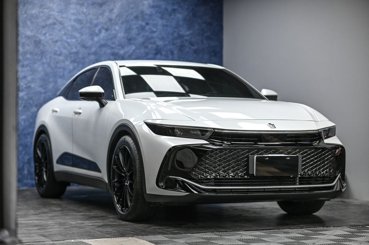 Toyota Crown 內裝美容與漆面鍍膜完工與細節實拍 第 2 張（共 3 張）——捷匠淡水旗艦店施工實錄
