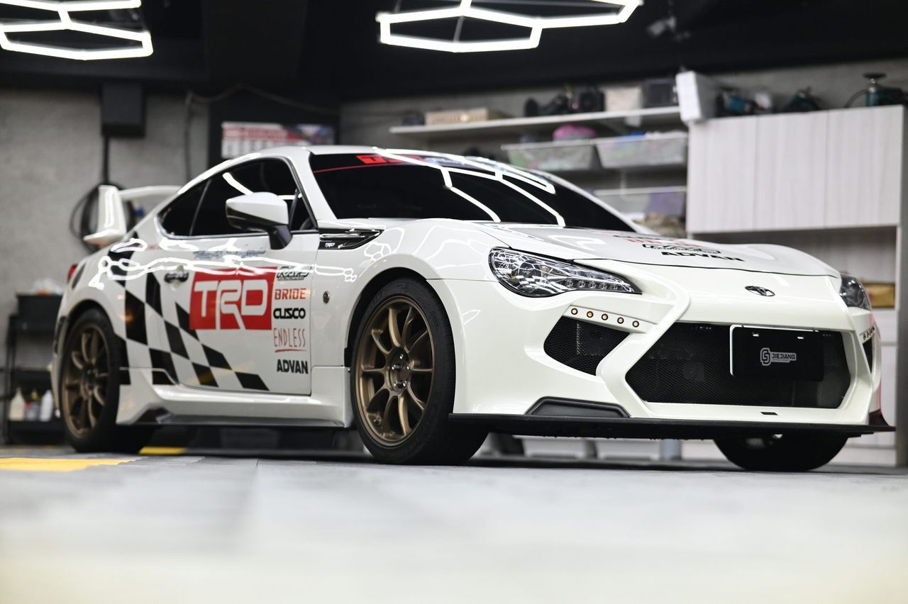 Toyota 86 漆面鍍膜完工與細節實拍 第 4 張（共 6 張）——捷匠淡水旗艦店施工實錄