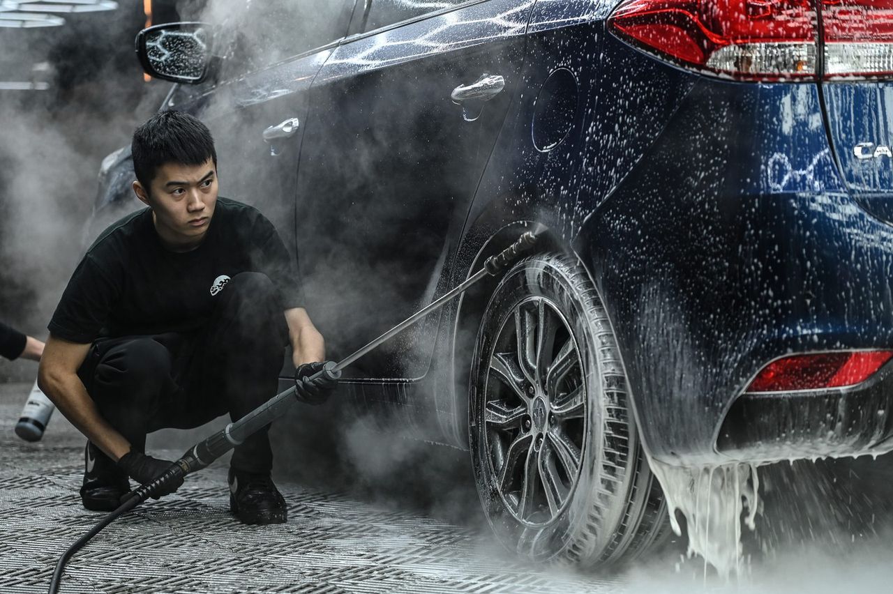 Kia Carens 洗車打蠟完工與細節實拍 第 4 張（共 4 張）——捷匠淡水旗艦店施工實錄