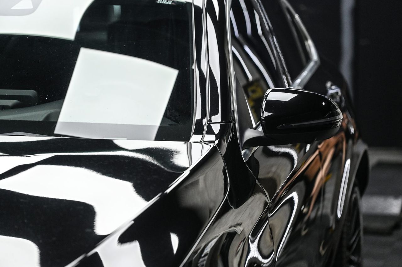 賓士 GLC300 Coupe 洗車打蠟完工與細節實拍 第 5 張（共 6 張）——捷匠北投店施工實錄