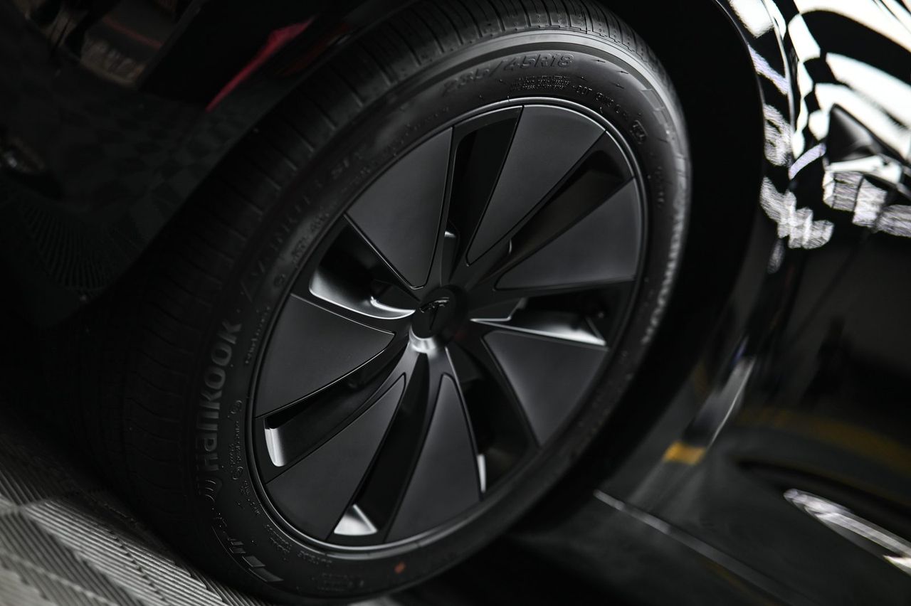 Tesla Model 3 煥新版全車犀牛皮（2025.08）完工與細節實拍 第 5 張（共 6 張）——捷匠淡水旗艦店施工實錄