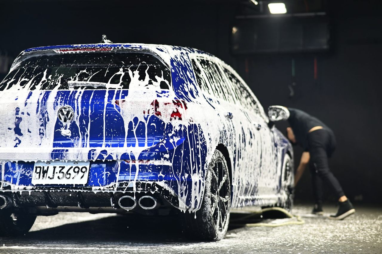 VW Golf R 迎風面犀牛皮完工與細節實拍 第 5 張（共 6 張）——捷匠淡水旗艦店施工實錄