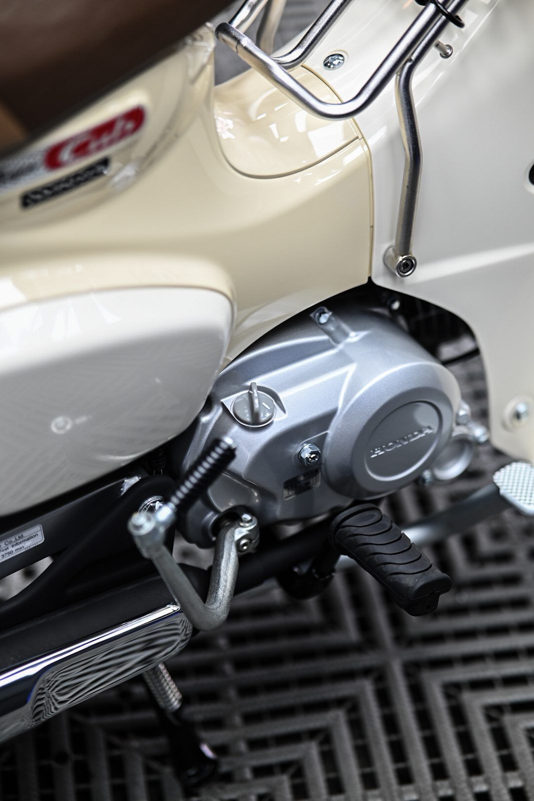 Honda Super Cub 機車美容完工與細節實拍 第 5 張（共 6 張）——捷匠北投店施工實錄