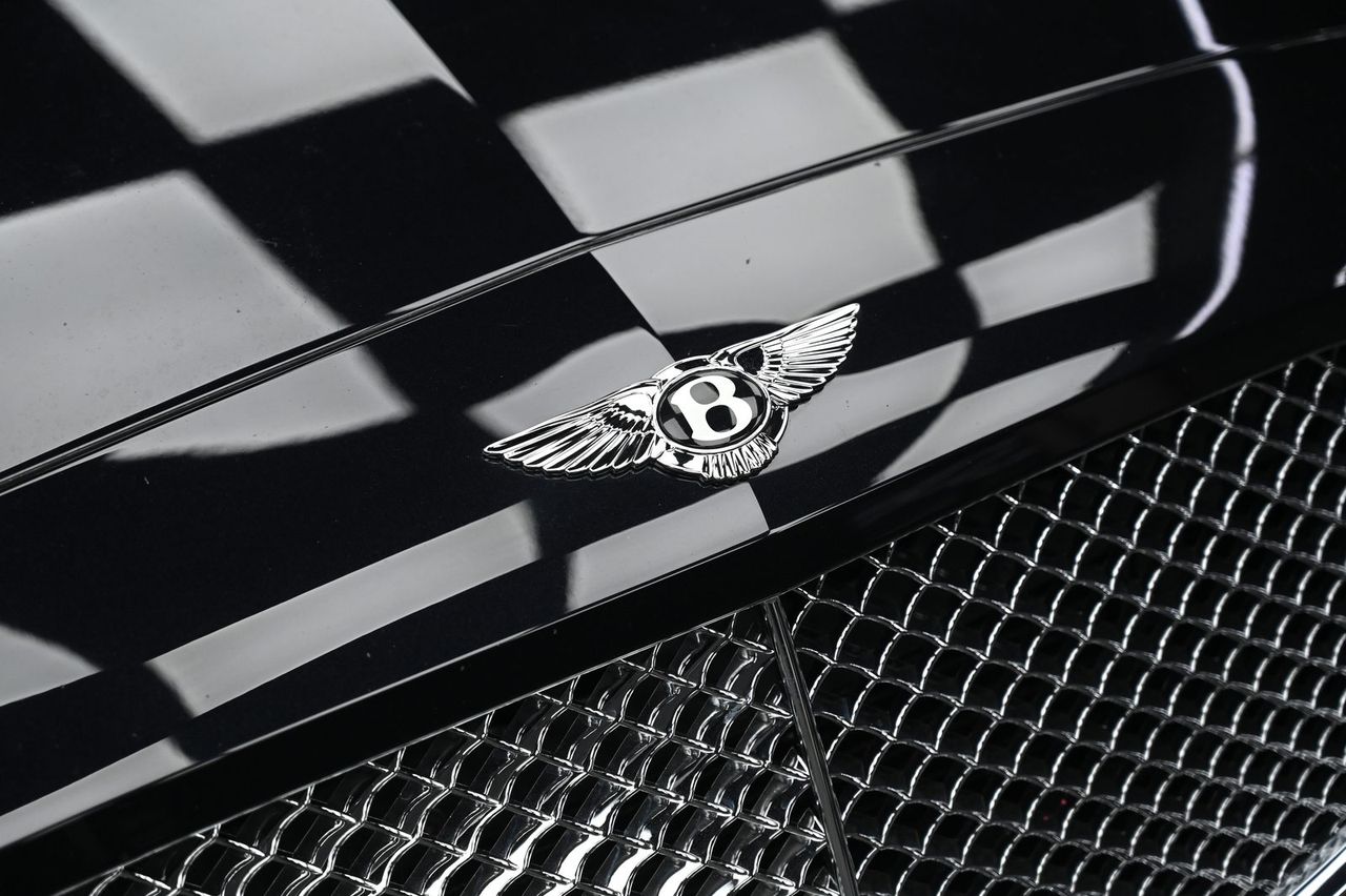 Bentley Flying Spur 洗車打蠟完工與細節實拍 第 5 張（共 6 張）——捷匠淡水旗艦店施工實錄