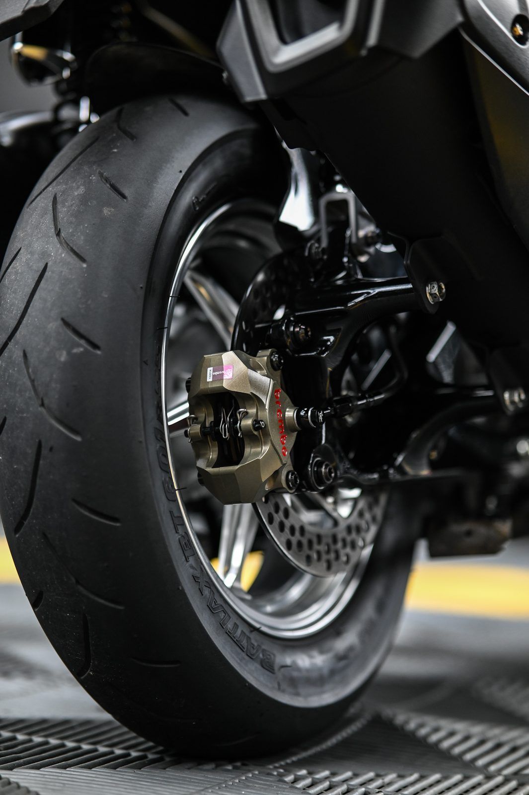 Yamaha 勁戰 Gryphus 機車美容完工與細節實拍 第 5 張（共 6 張）——捷匠淡水旗艦店施工實錄