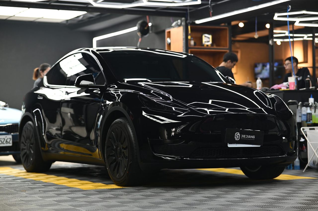 Tesla Model Y 全車犀牛皮完工與細節實拍 第 5 張（共 6 張）——捷匠淡水旗艦店施工實錄