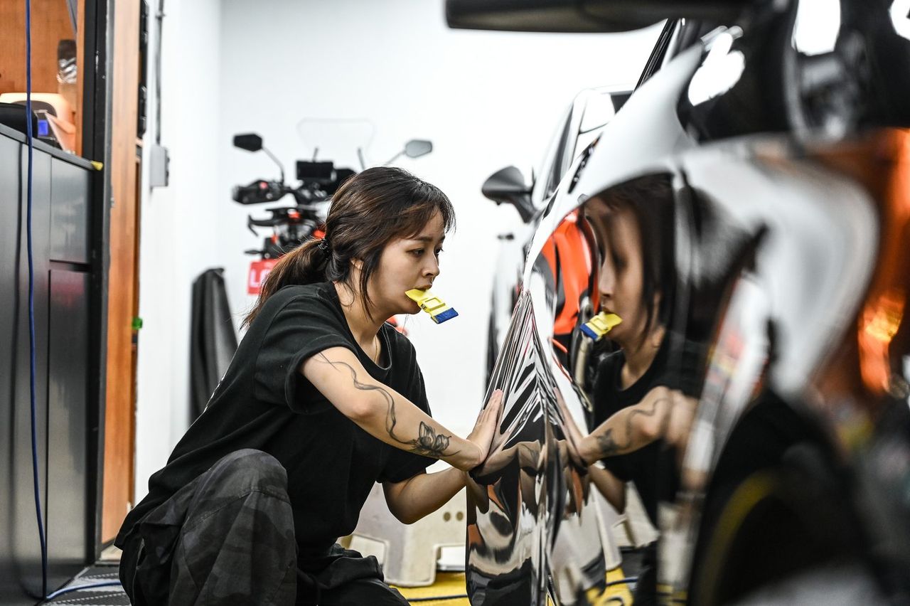 Mercedes-Benz CLA 全車改色膜完工與細節實拍 第 5 張（共 6 張）——捷匠淡水旗艦店施工實錄