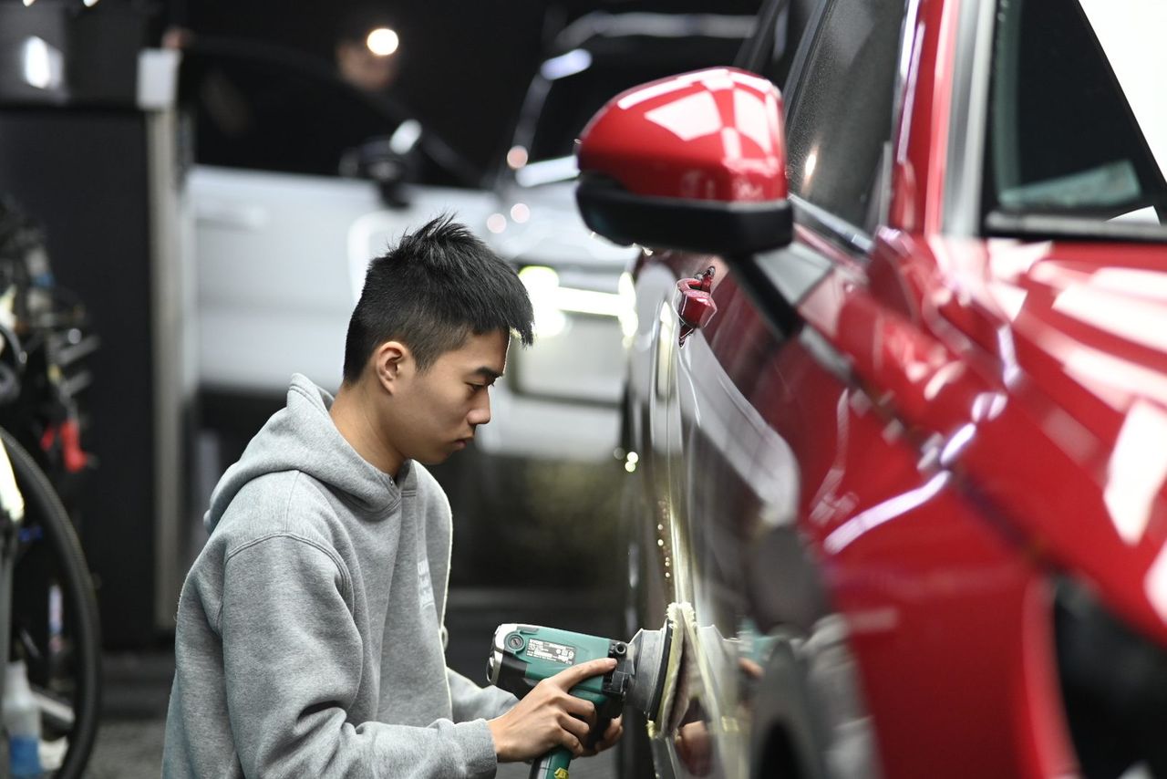Honda CR-V 漆面鍍膜完工與細節實拍 第 5 張（共 6 張）——捷匠北投店施工實錄
