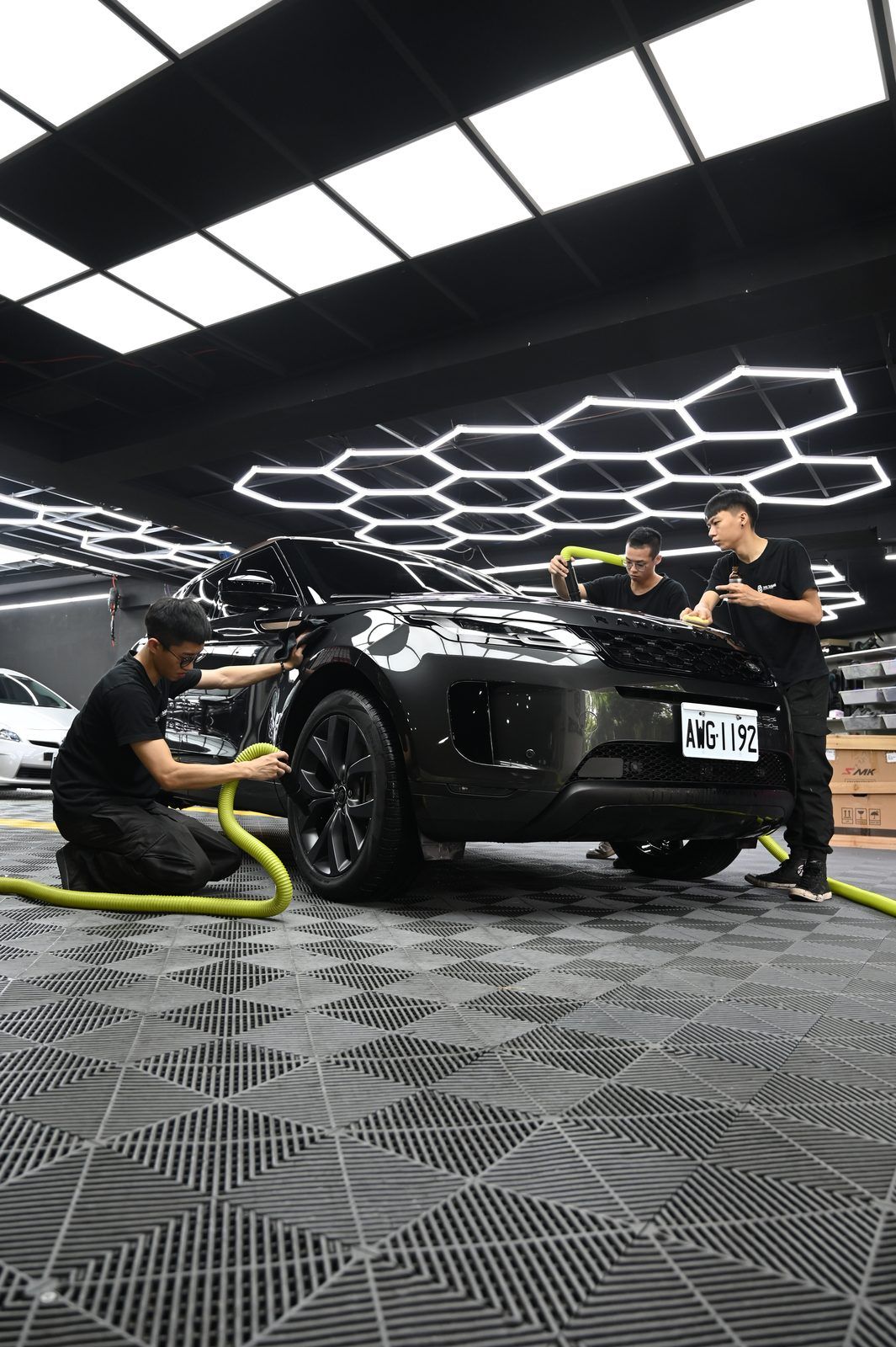 Range Rover Evoque 漆面鍍膜完工與細節實拍 第 2 張（共 2 張）——捷匠淡水旗艦店施工實錄