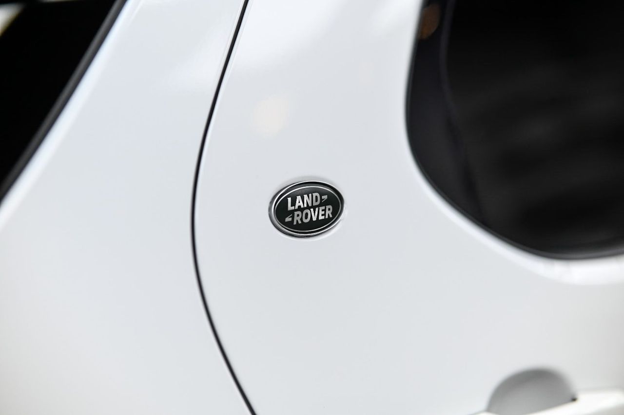 Land Rover Discovery 全車犀牛皮完工與細節實拍 第 5 張（共 6 張）——捷匠施工實錄