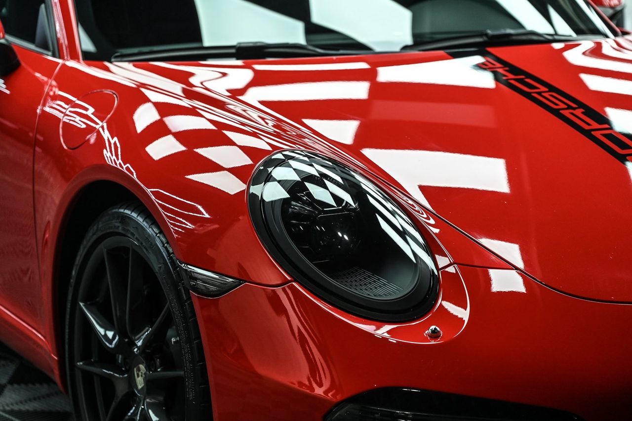 Porsche 911 洗車打蠟完工與細節實拍 第 5 張（共 6 張）——捷匠淡水旗艦店施工實錄
