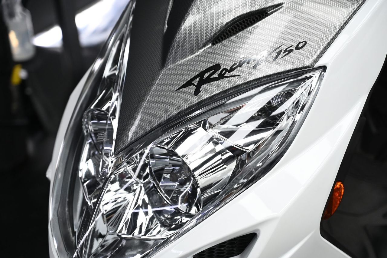 Kymco 雷霆機車美容完工與細節實拍 第 5 張（共 6 張）——捷匠淡水旗艦店施工實錄