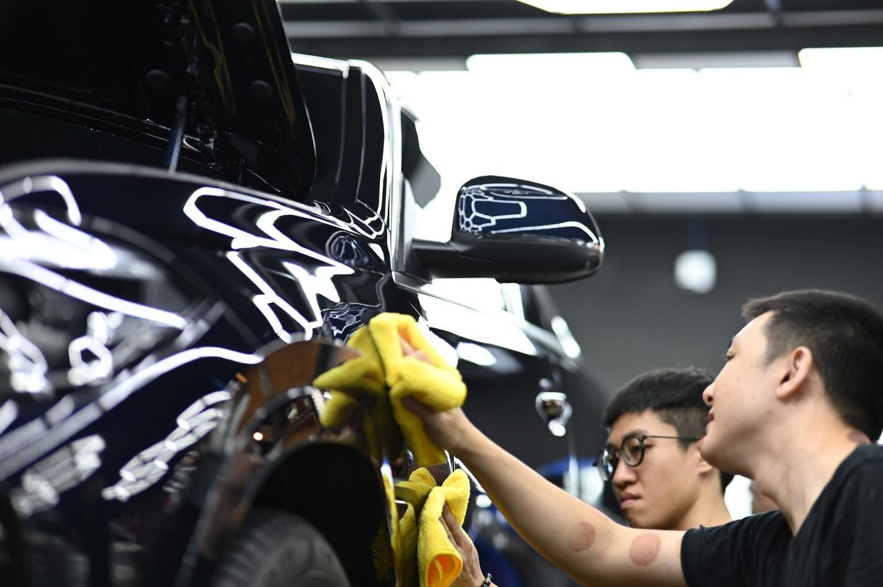 BMW X6 漆面鍍膜完工與細節實拍 第 3 張（共 4 張）——捷匠淡水旗艦店施工實錄