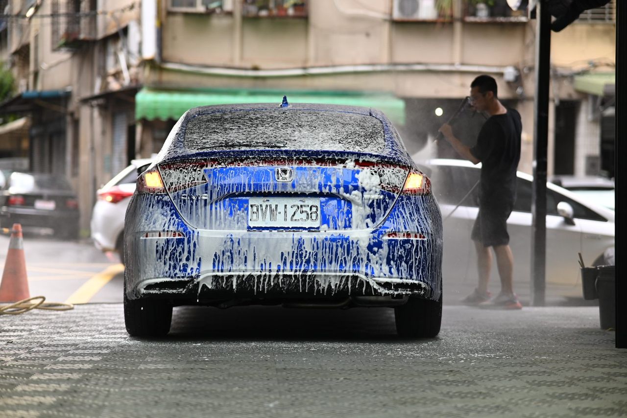 Honda Civic 拋光與鍍膜完工與細節實拍 第 5 張（共 6 張）——捷匠北投店施工實錄